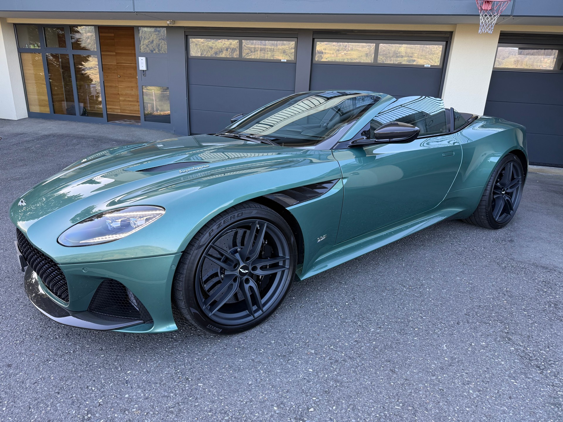 ASTON MARTIN DBS Superleggera Volante-image-1