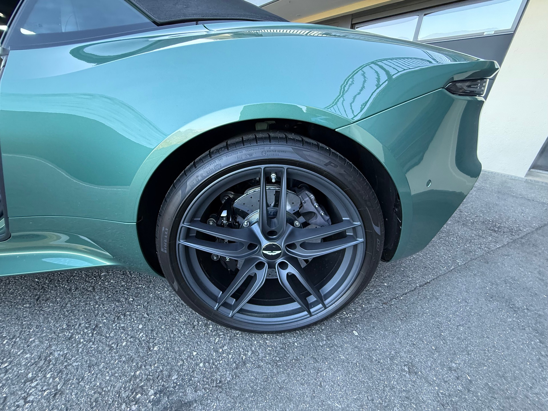 ASTON MARTIN DBS Superleggera Volante-image-11