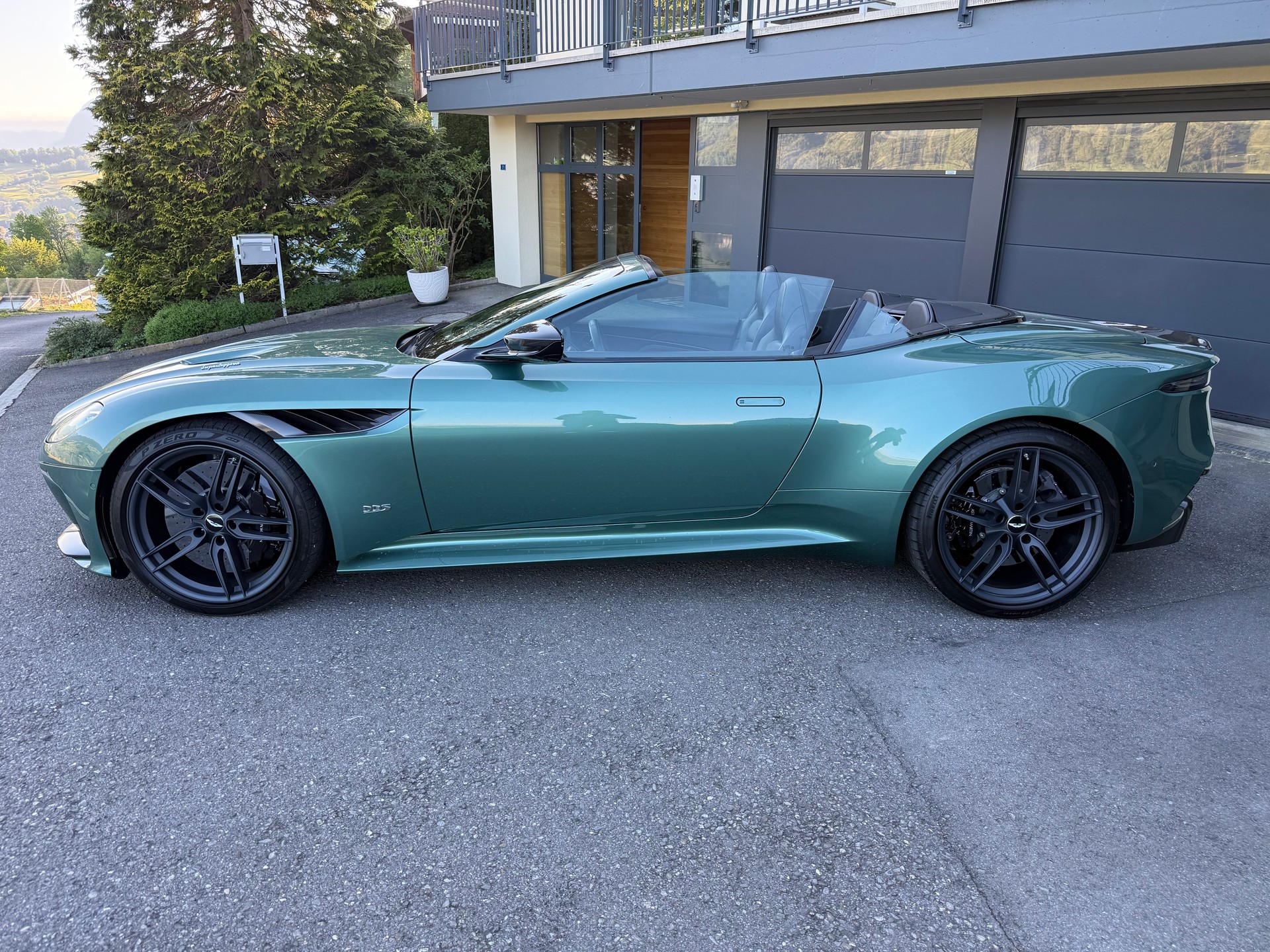 ASTON MARTIN DBS Superleggera Volante