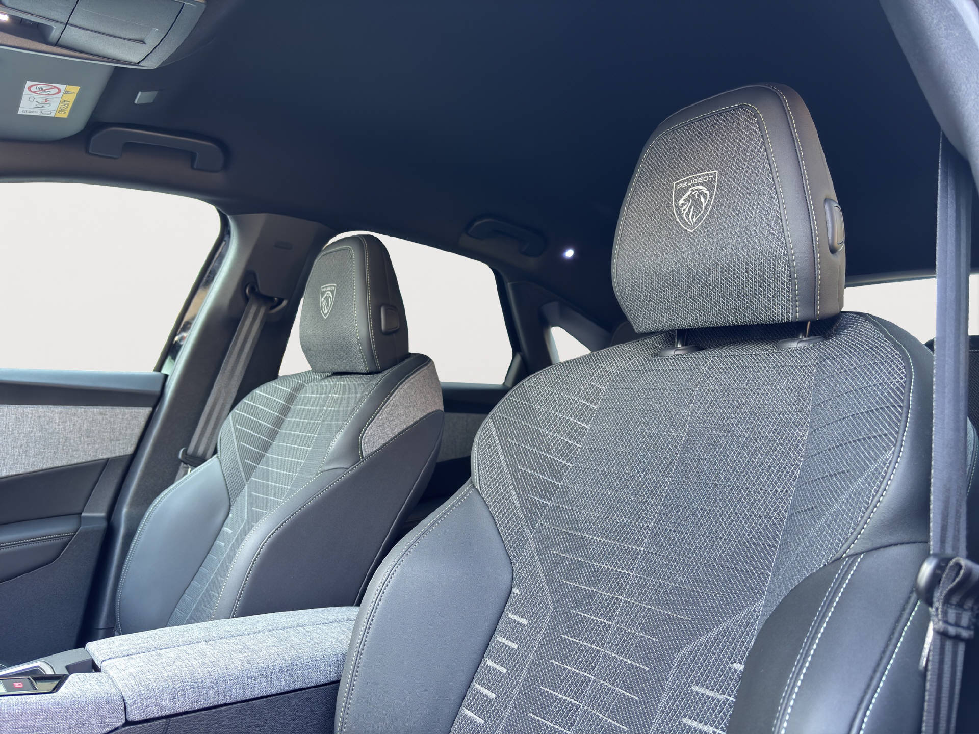 PEUGEOT 3008 1.2 Hybrid GT-image-19