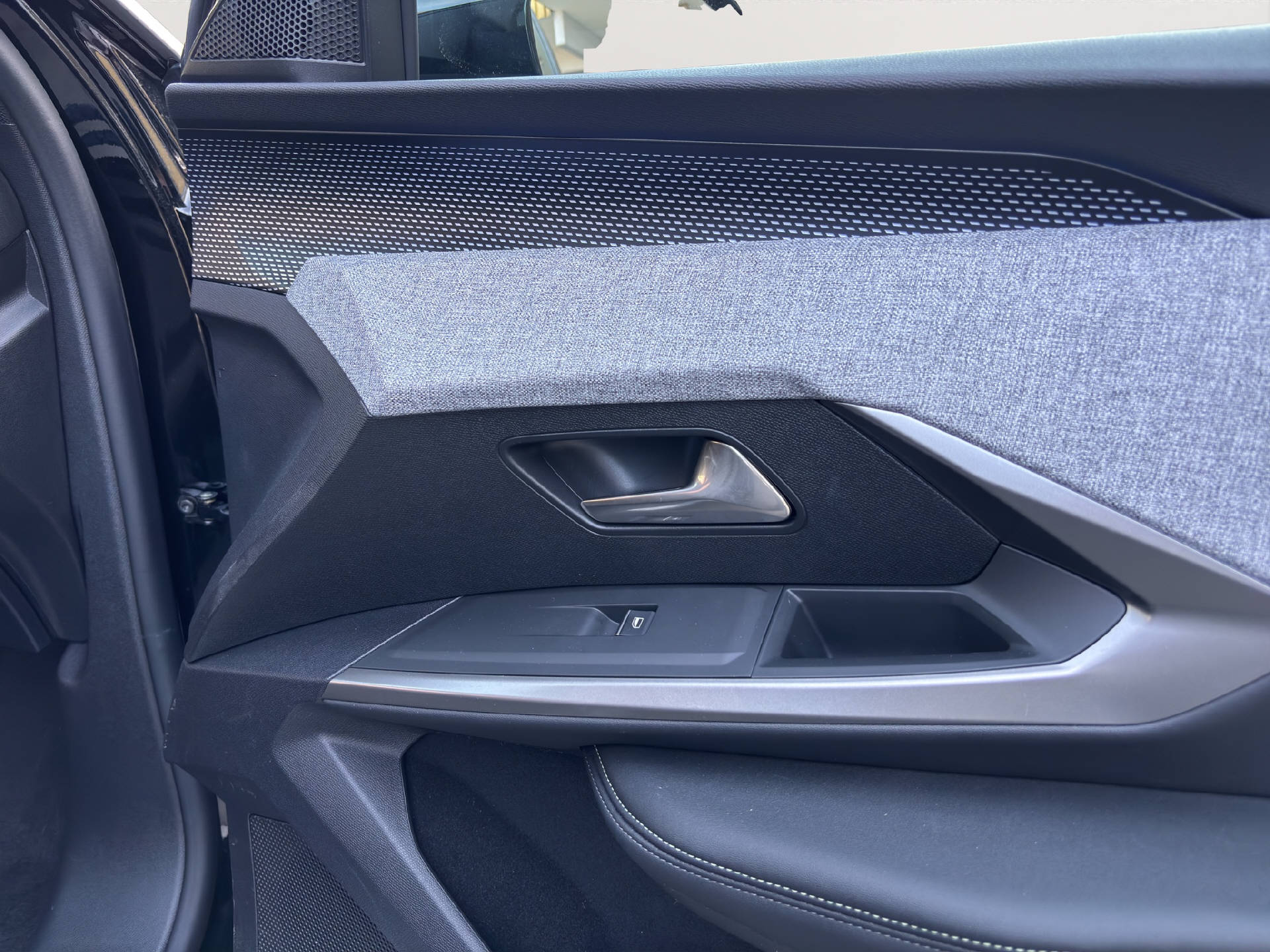 PEUGEOT 3008 1.2 Hybrid GT-image-15