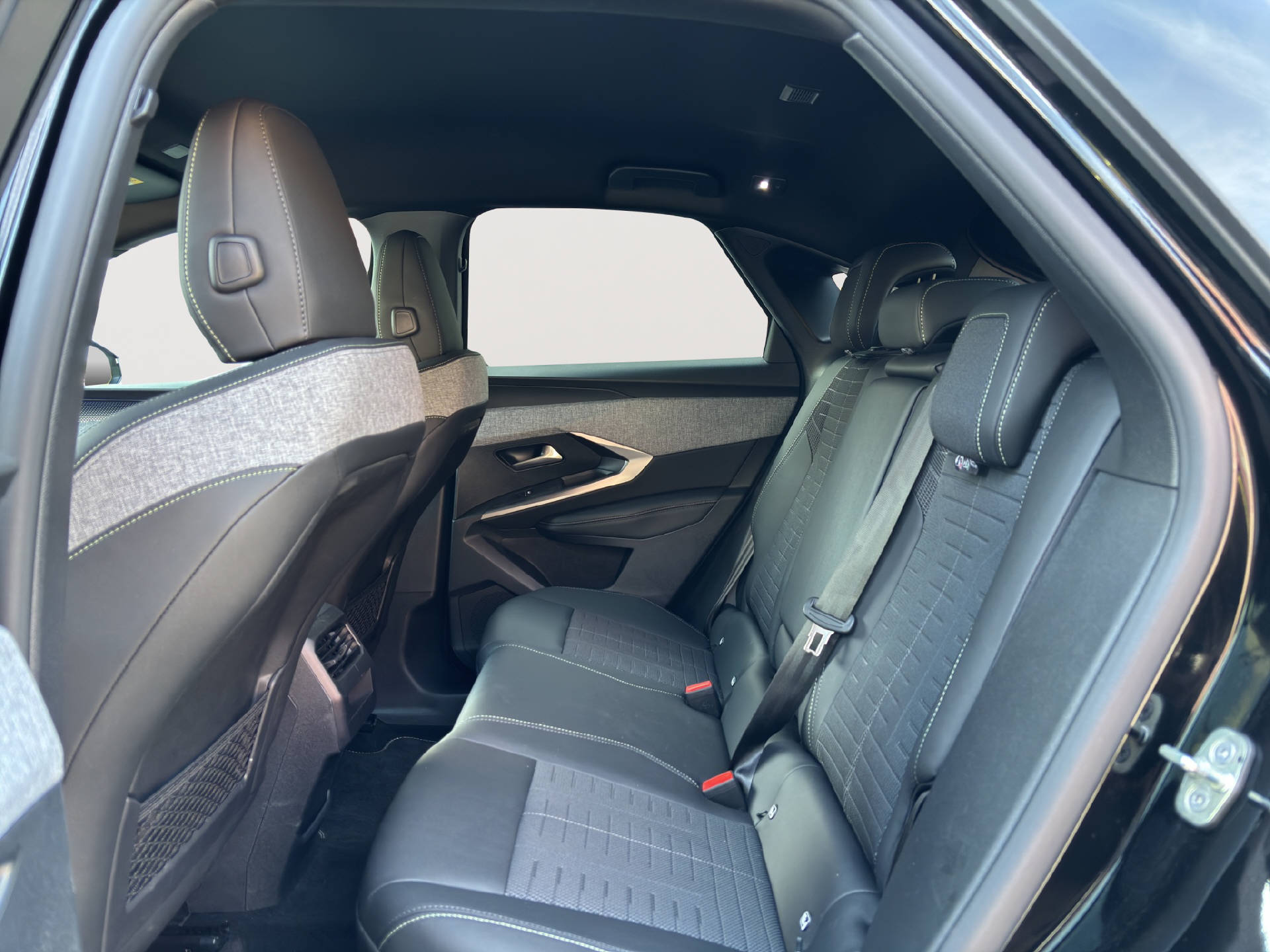PEUGEOT 3008 1.2 Hybrid GT-image-12