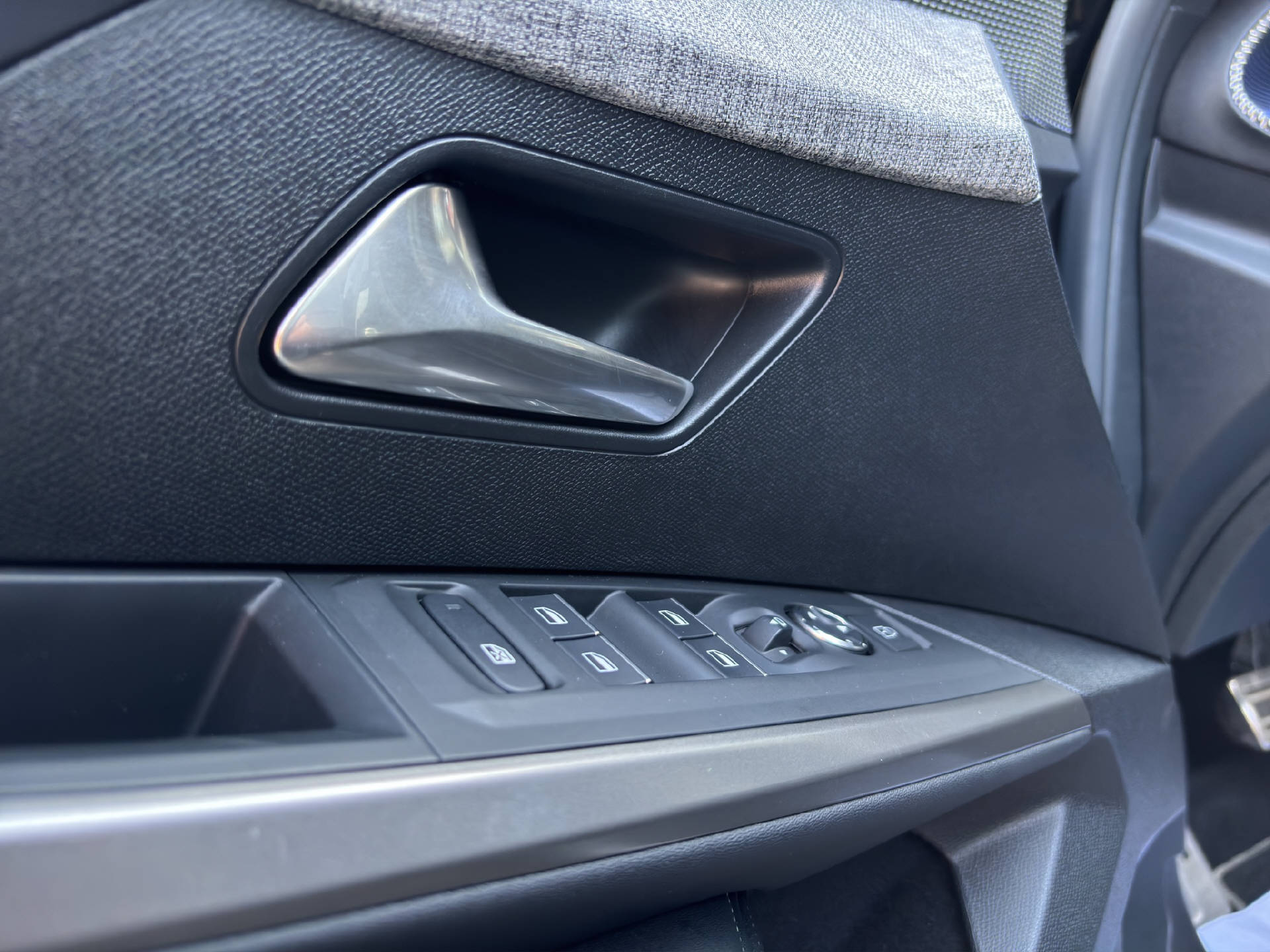PEUGEOT 3008 1.2 Hybrid GT-image-13