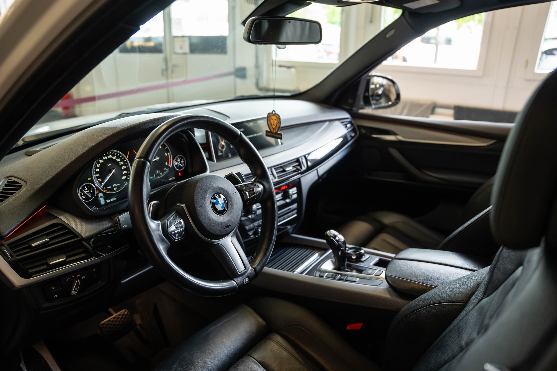 BMW X5 xDrive M50d Steptronic-image-11