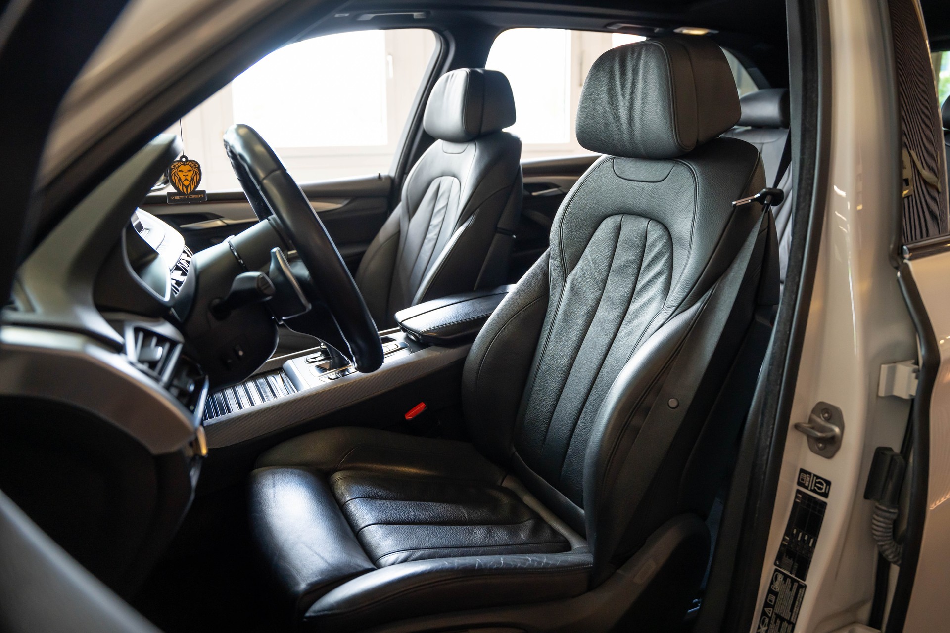 BMW X5 xDrive M50d Steptronic-image-12