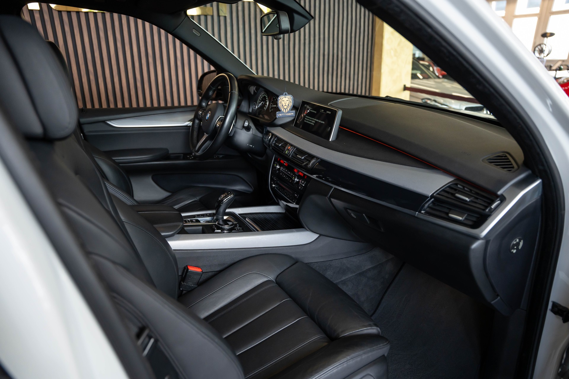 BMW X5 xDrive M50d Steptronic-image-13