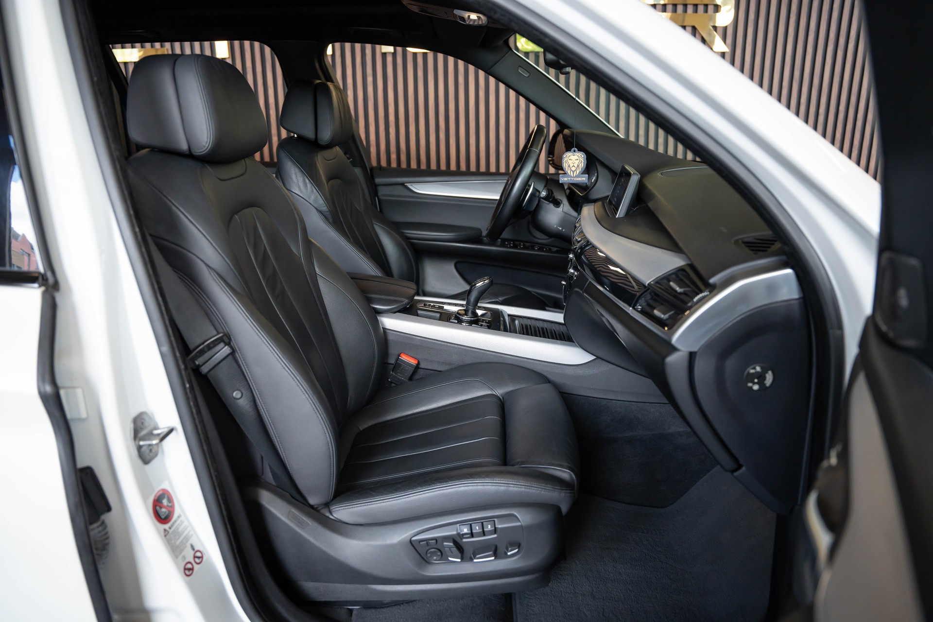 BMW X5 xDrive M50d Steptronic-image-14