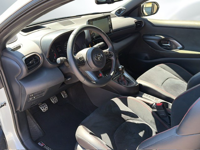TOYOTA Yaris 1.6 GR Sport-image-4