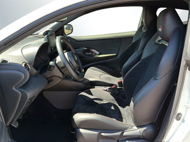 TOYOTA Yaris 1.6 GR Sport-showroom-element-3