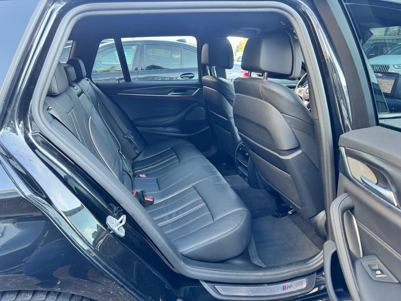BMW 520d xDrive M- Sport CH FAHRZEUG-image-9