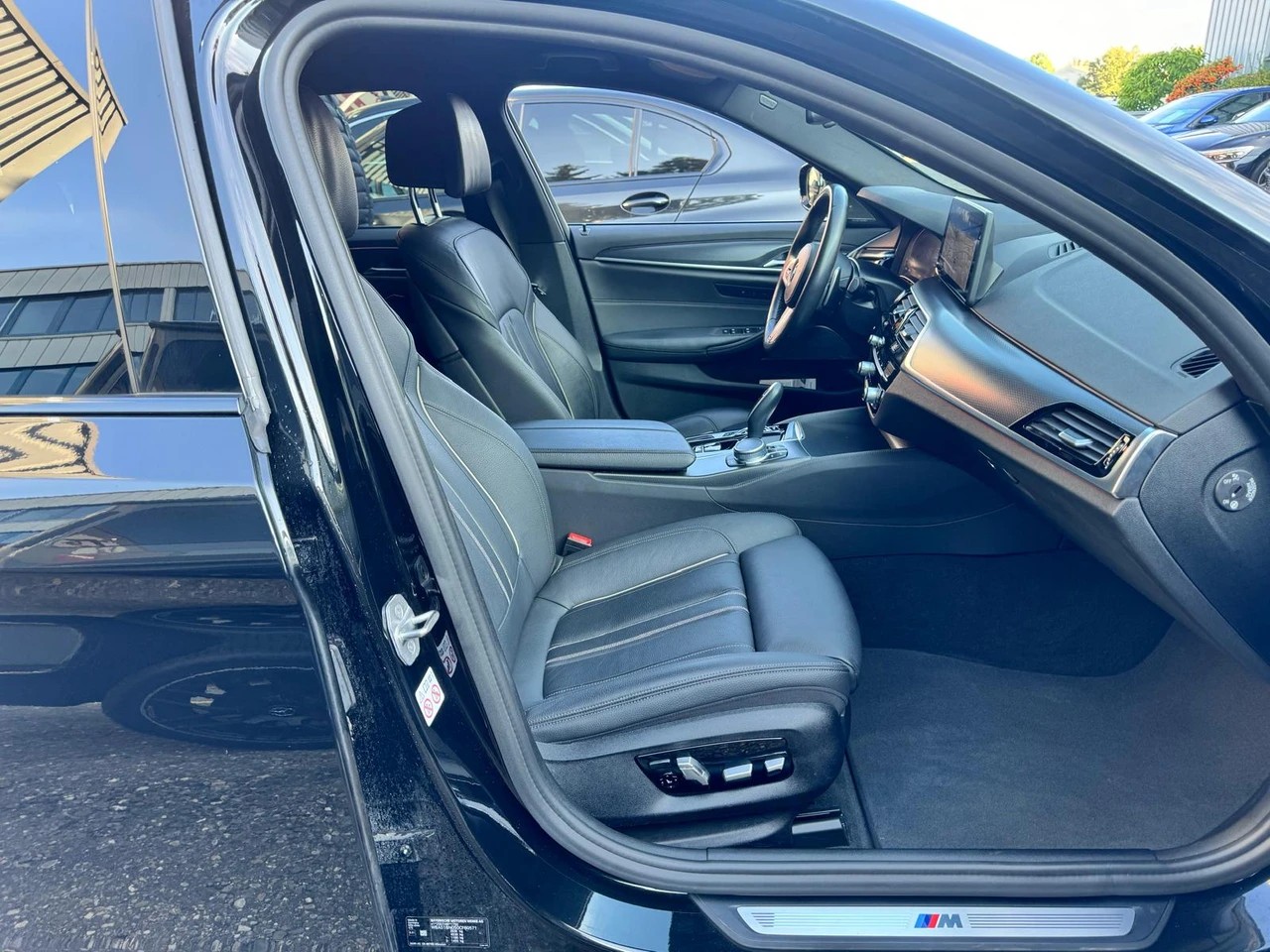 BMW 520d xDrive M- Sport CH FAHRZEUG-image-8
