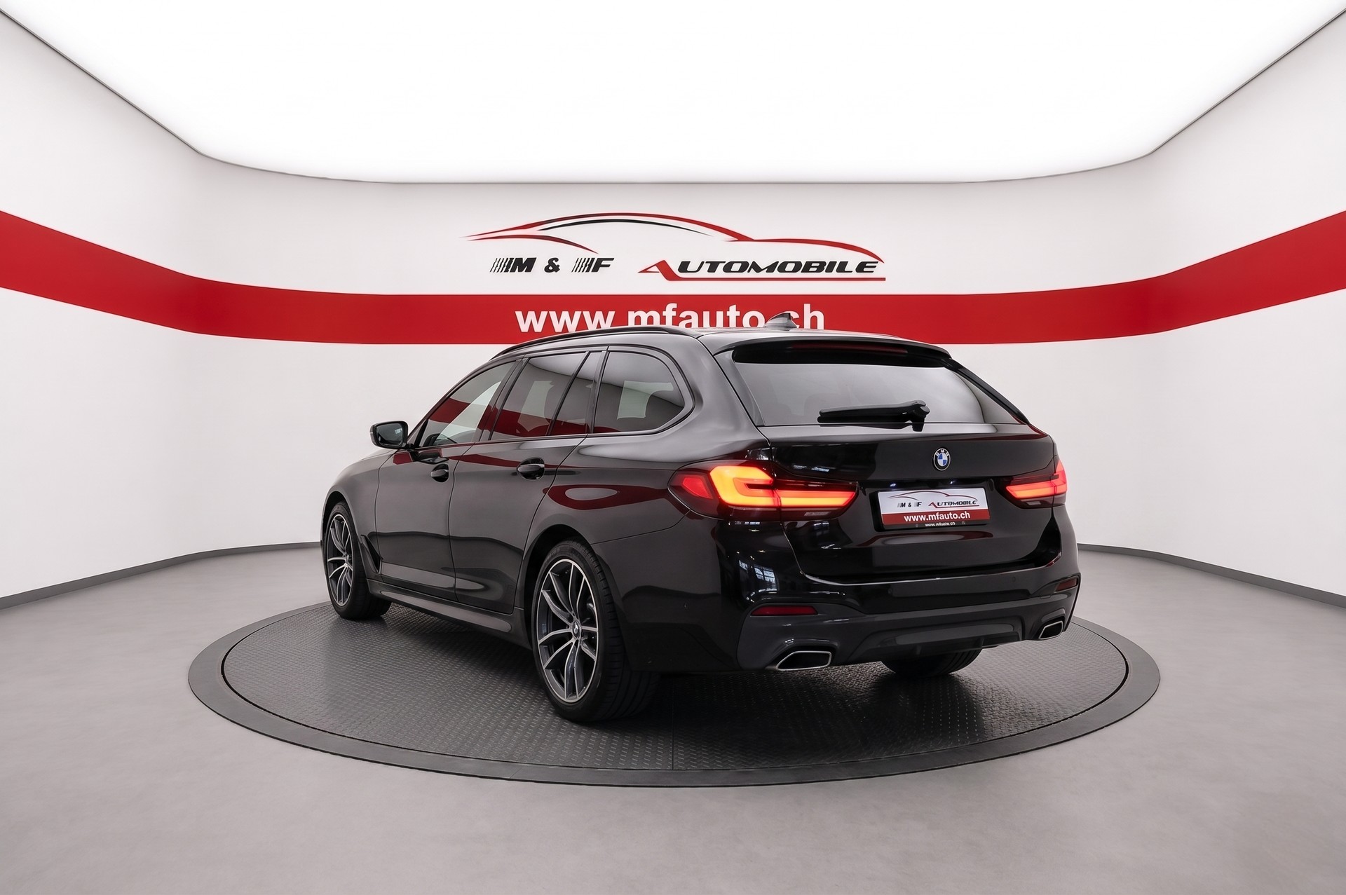 BMW 520d xDrive M- Sport CH FAHRZEUG-showroom-element-3