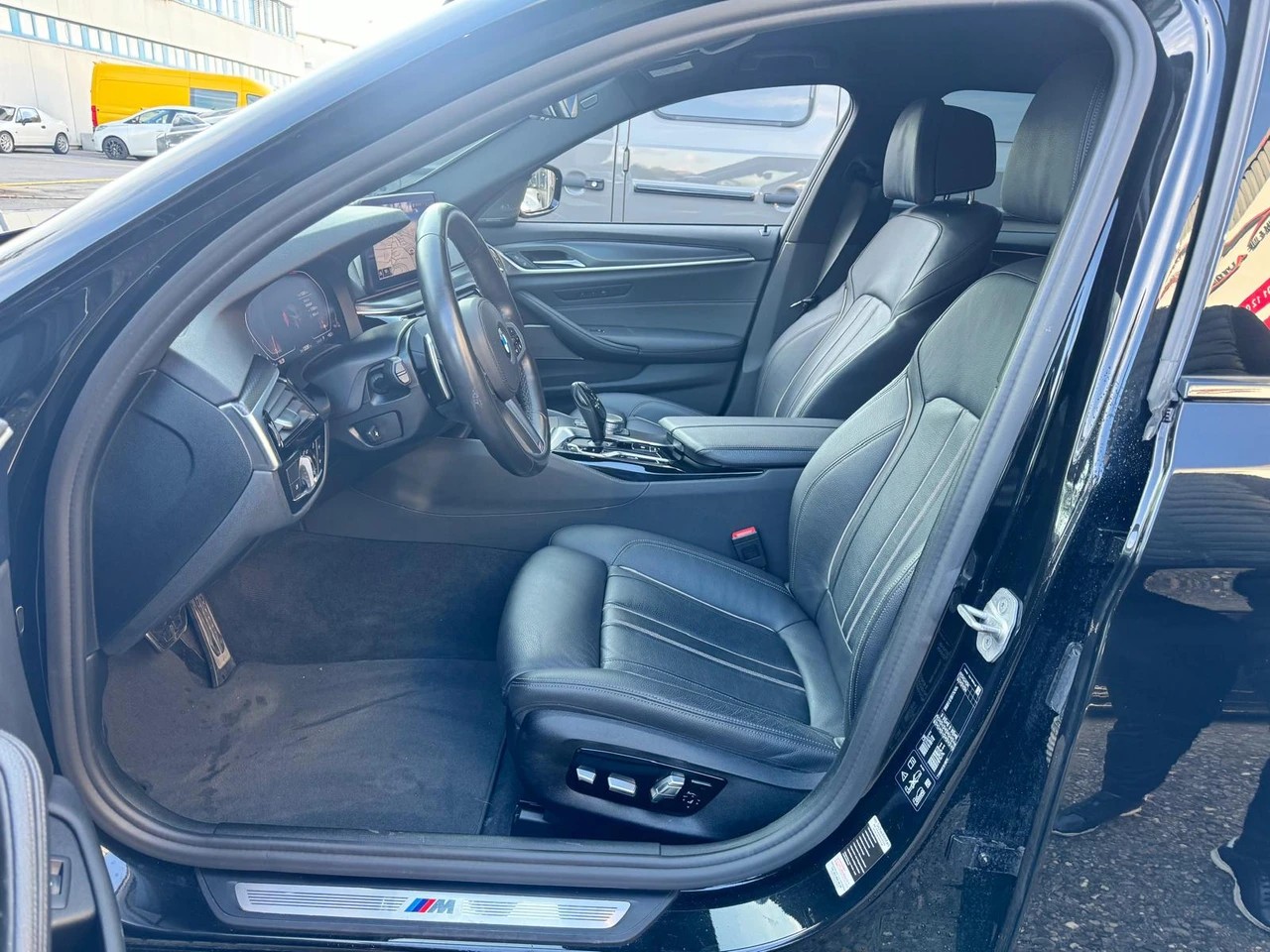 BMW 520d xDrive M- Sport CH FAHRZEUG-image-6