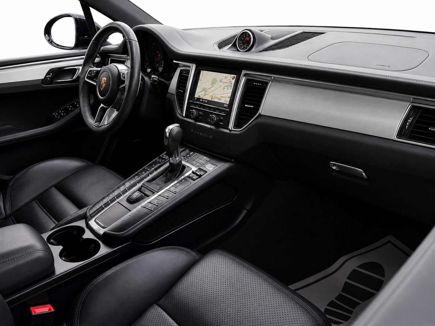 PORSCHE Macan Turbo PDK * Sport Chrono *-image-9