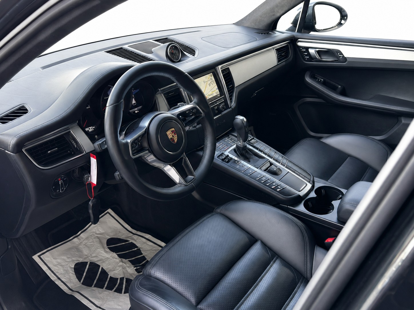 PORSCHE Macan Turbo PDK * Sport Chrono *-image-8