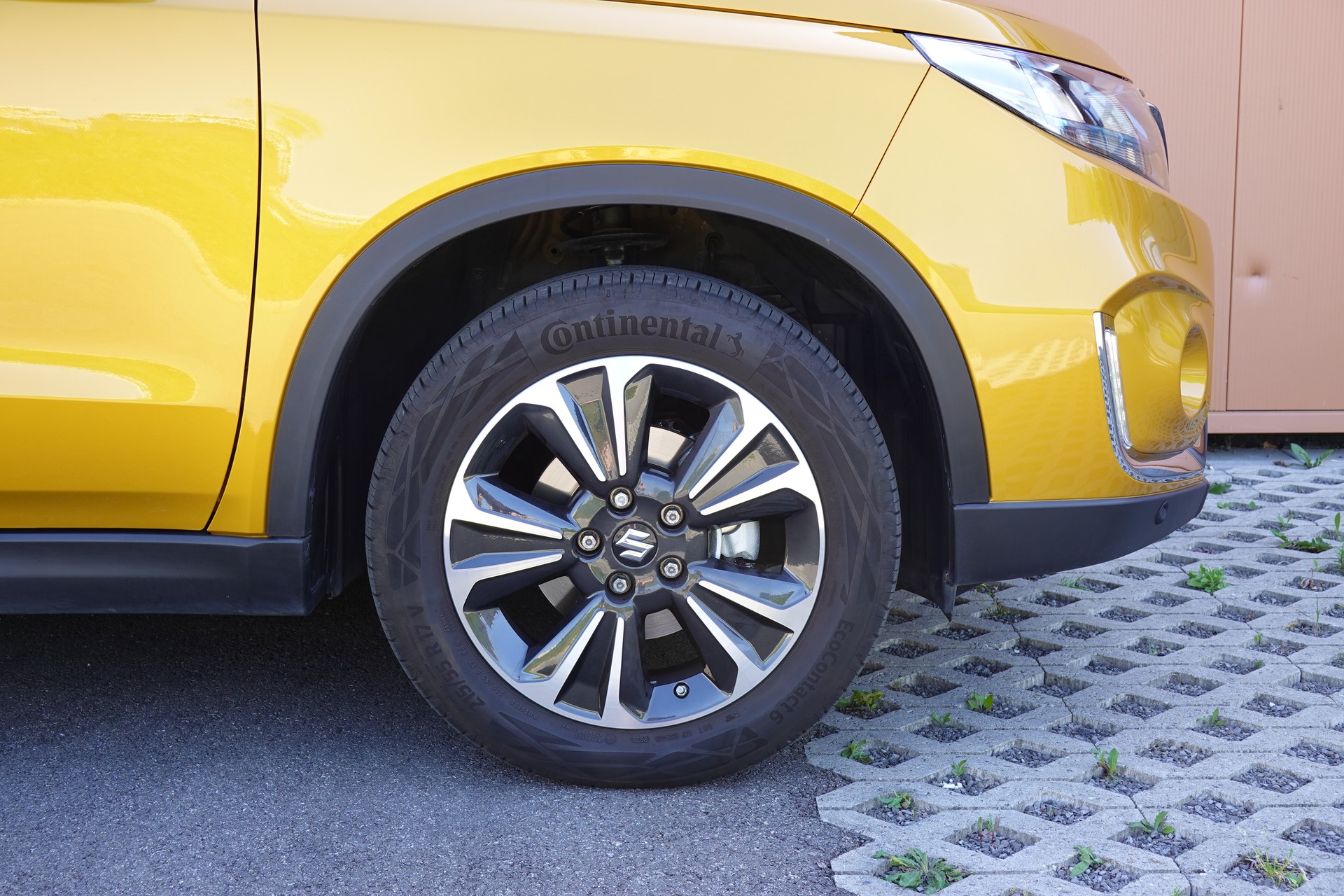 SUZUKI Vitara 1.5 Hybrid Edition 35 Top 4x4 AGS - " Toit Ouvrant * GPS * Caméra * Tempomat Adaptatif * Sièges chauffants "-image-4