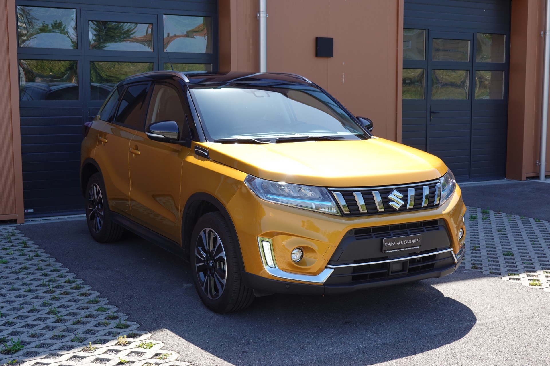 SUZUKI Vitara 1.5 Hybrid Edition 35 Top 4x4 AGS - " Toit Ouvrant * GPS * Caméra * Tempomat Adaptatif * Sièges chauffants "-showroom-element-2