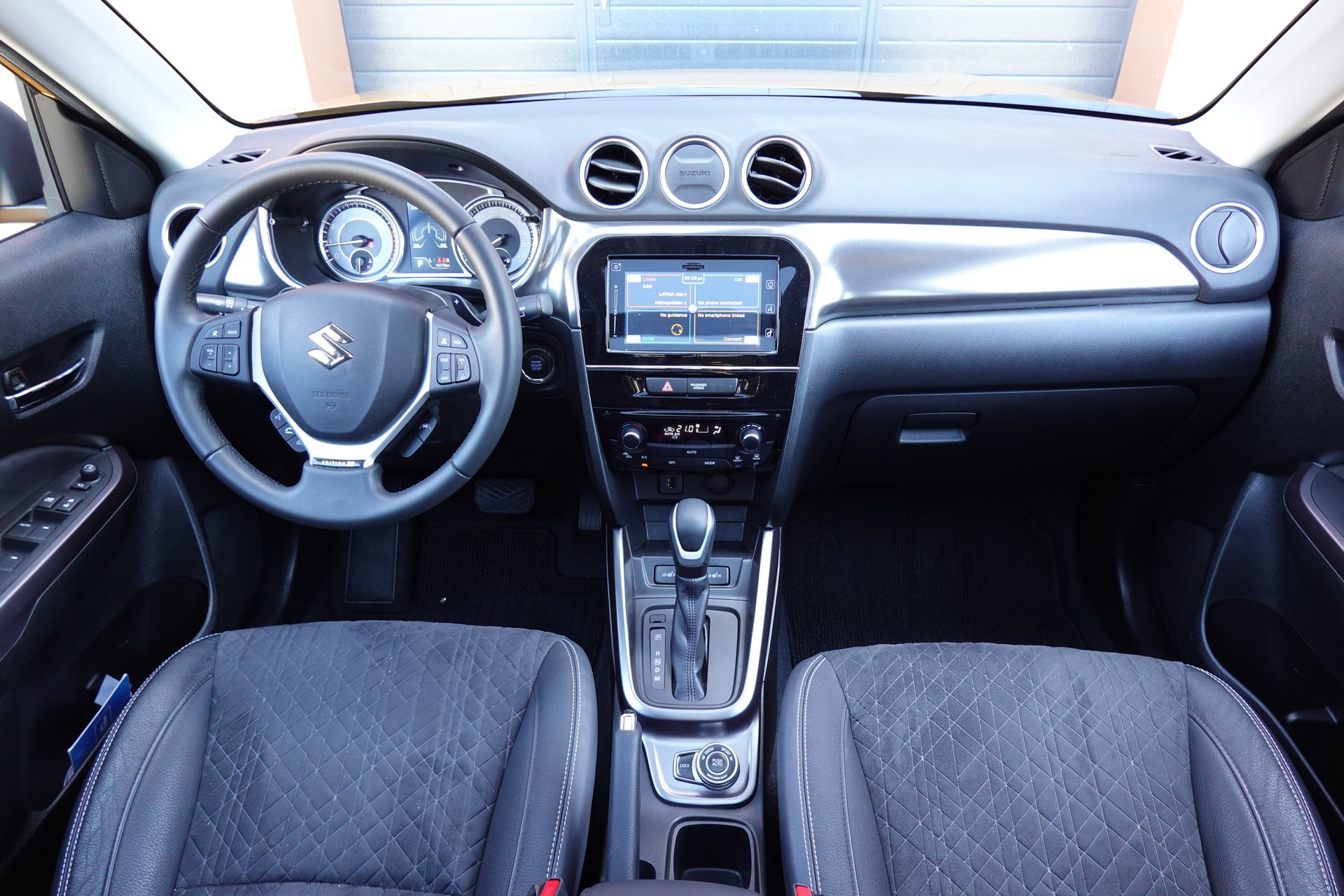 SUZUKI Vitara 1.5 Hybrid Edition 35 Top 4x4 AGS - " Toit Ouvrant * GPS * Caméra * Tempomat Adaptatif * Sièges chauffants "-image-10