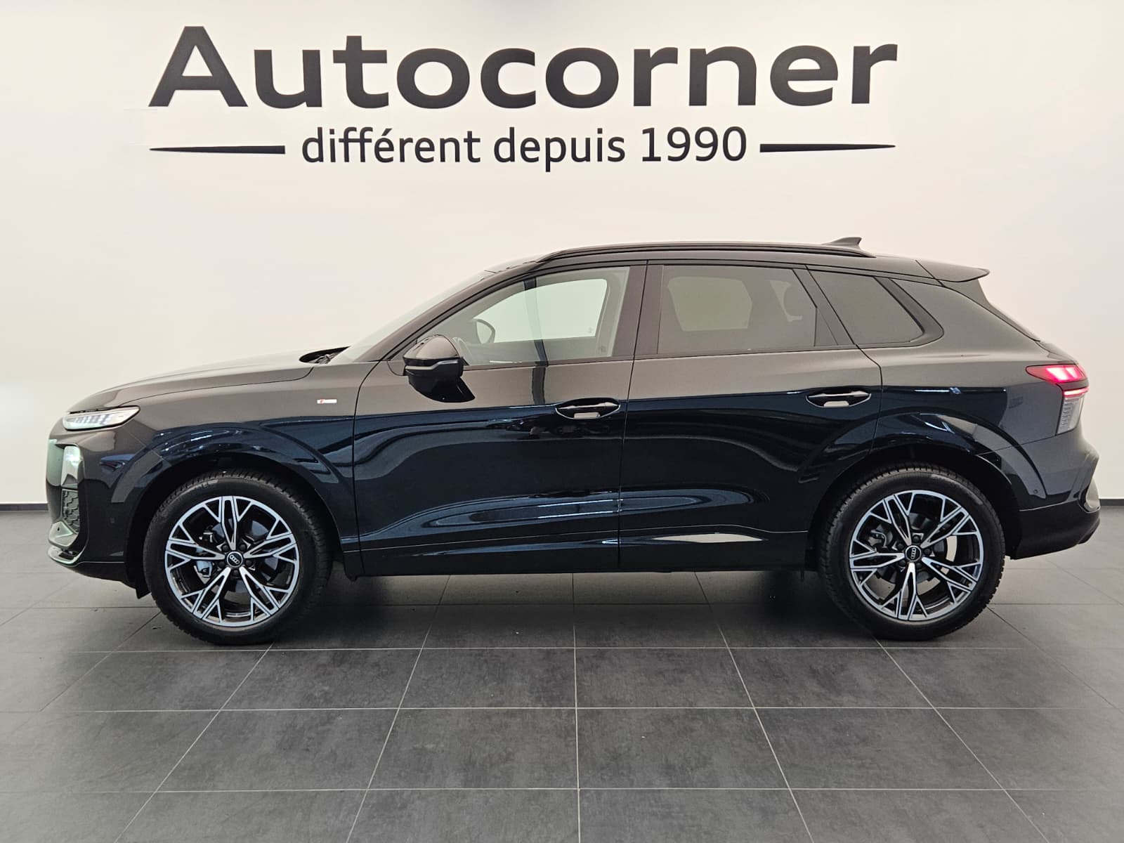 AUDI Q3 SUV 110 kW TFSI S tronic-showroom-element-1