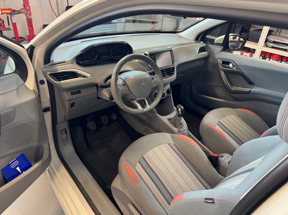 PEUGEOT 208 1.2 VTI Active-image-6