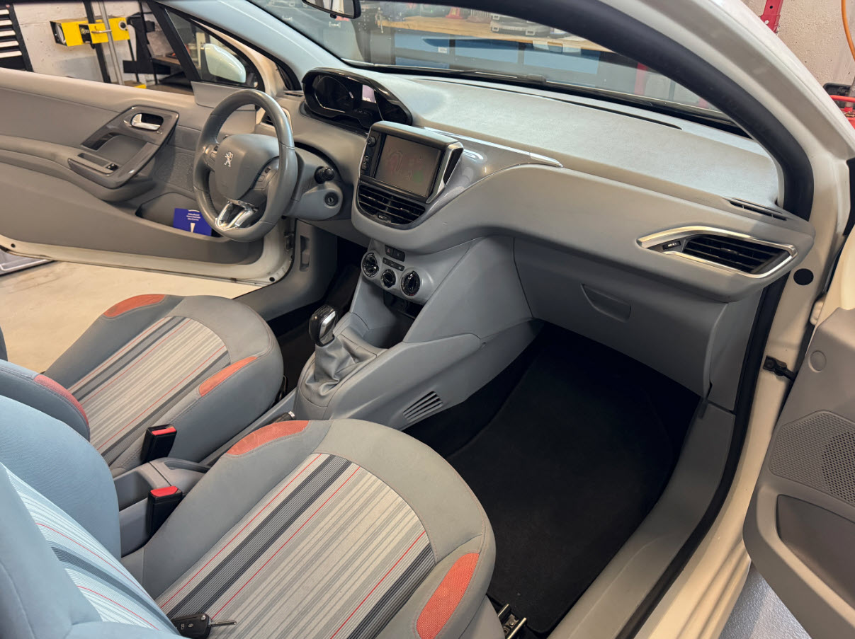 PEUGEOT 208 1.2 VTI Active-image-4