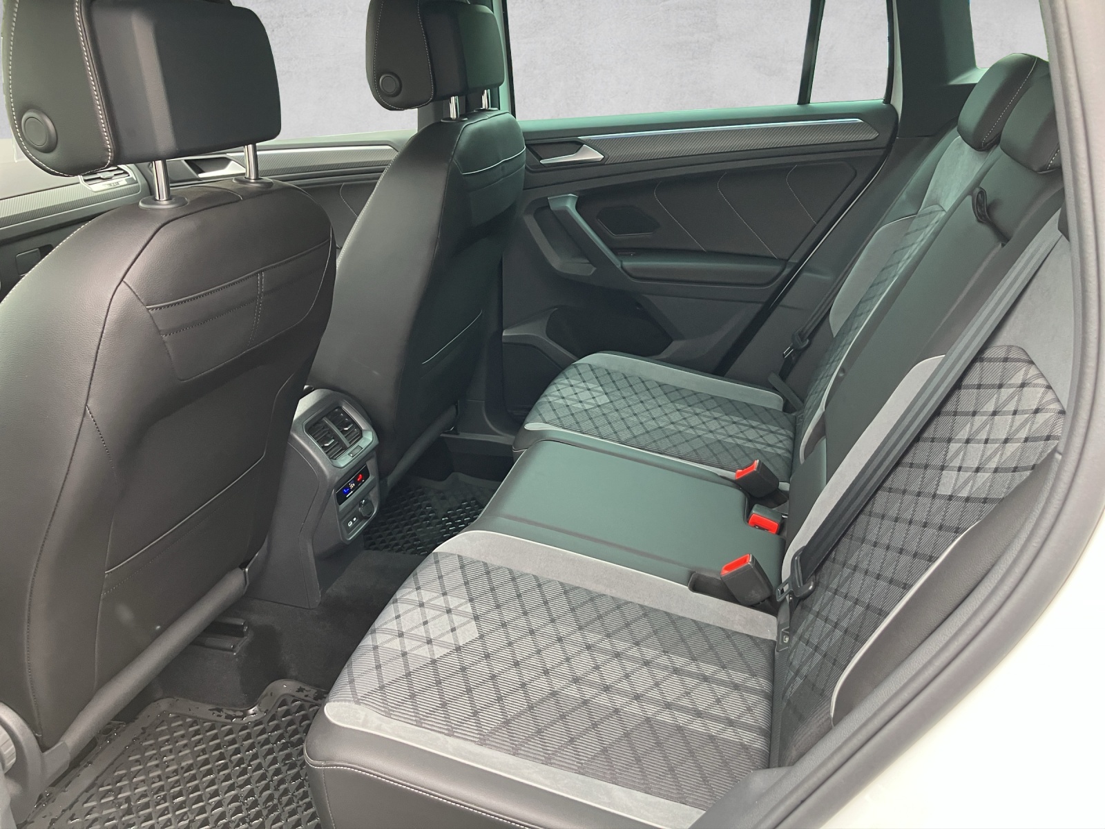 VW Tiguan 1.4TSI PHEV Selection DSG-image-7