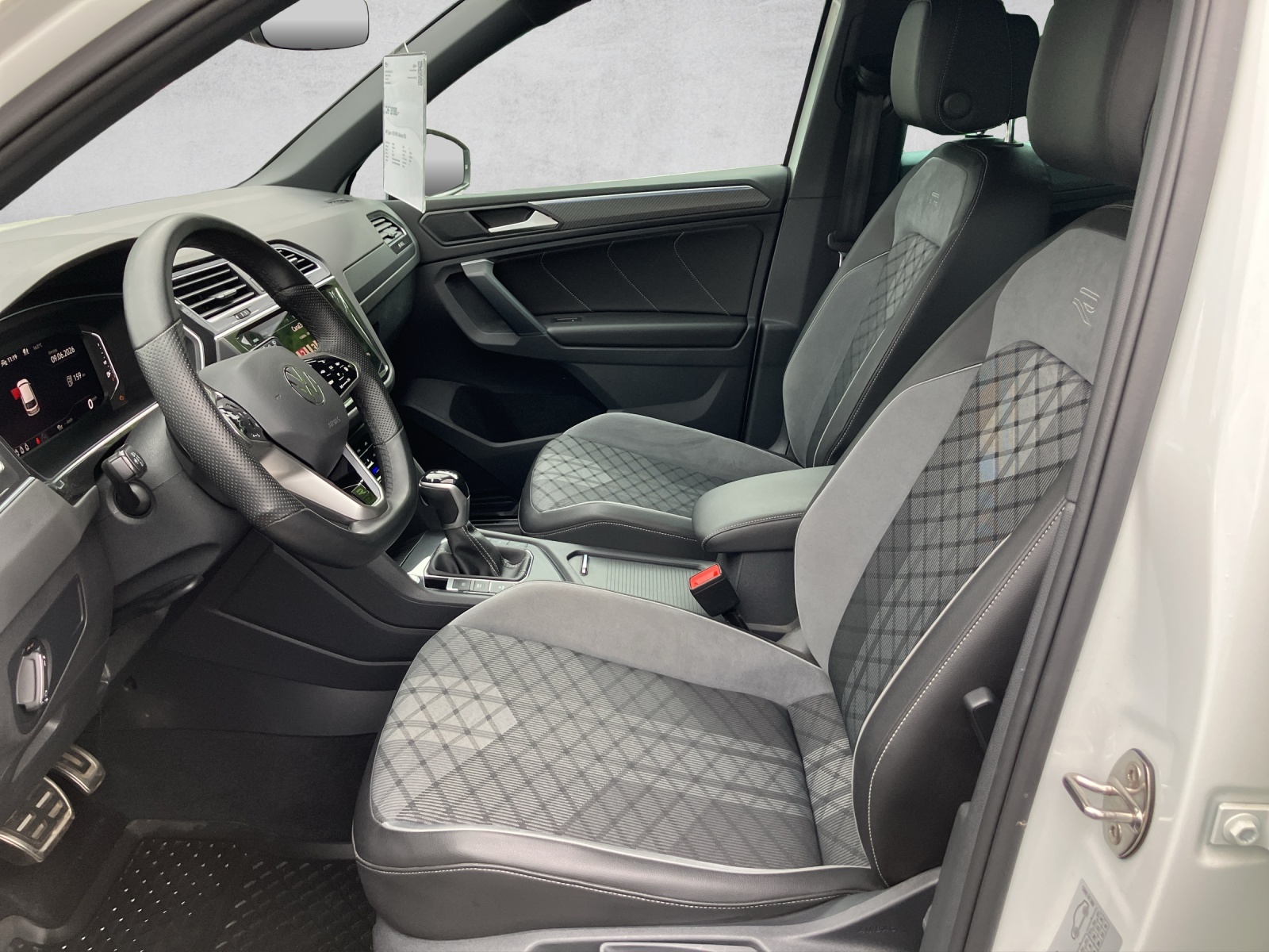 VW Tiguan 1.4TSI PHEV Selection DSG-image-6