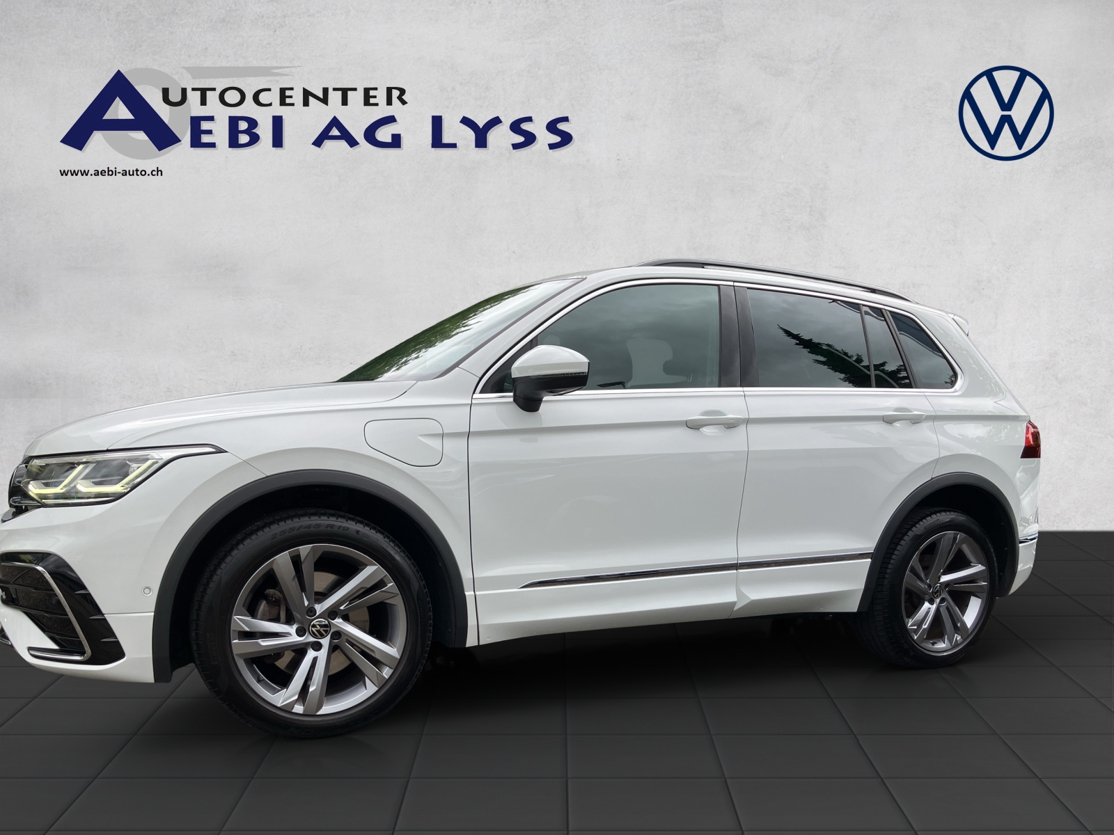 VW Tiguan 1.4TSI PHEV Selection DSG-showroom-element-1