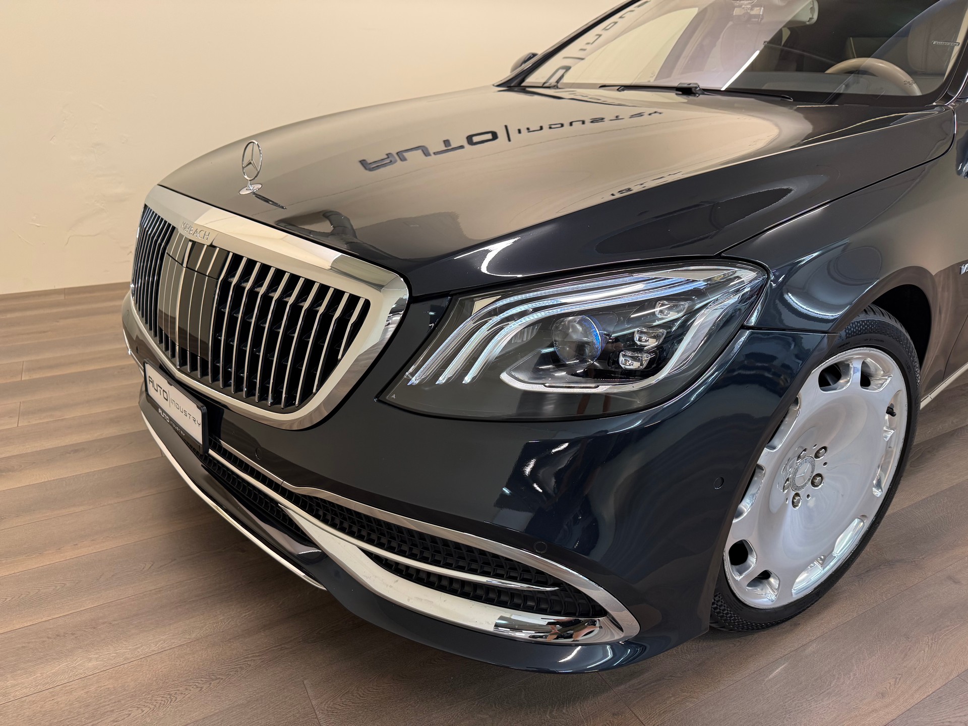 MERCEDES-BENZ S 600 Maybach 7G-Tronic-showroom-element-2