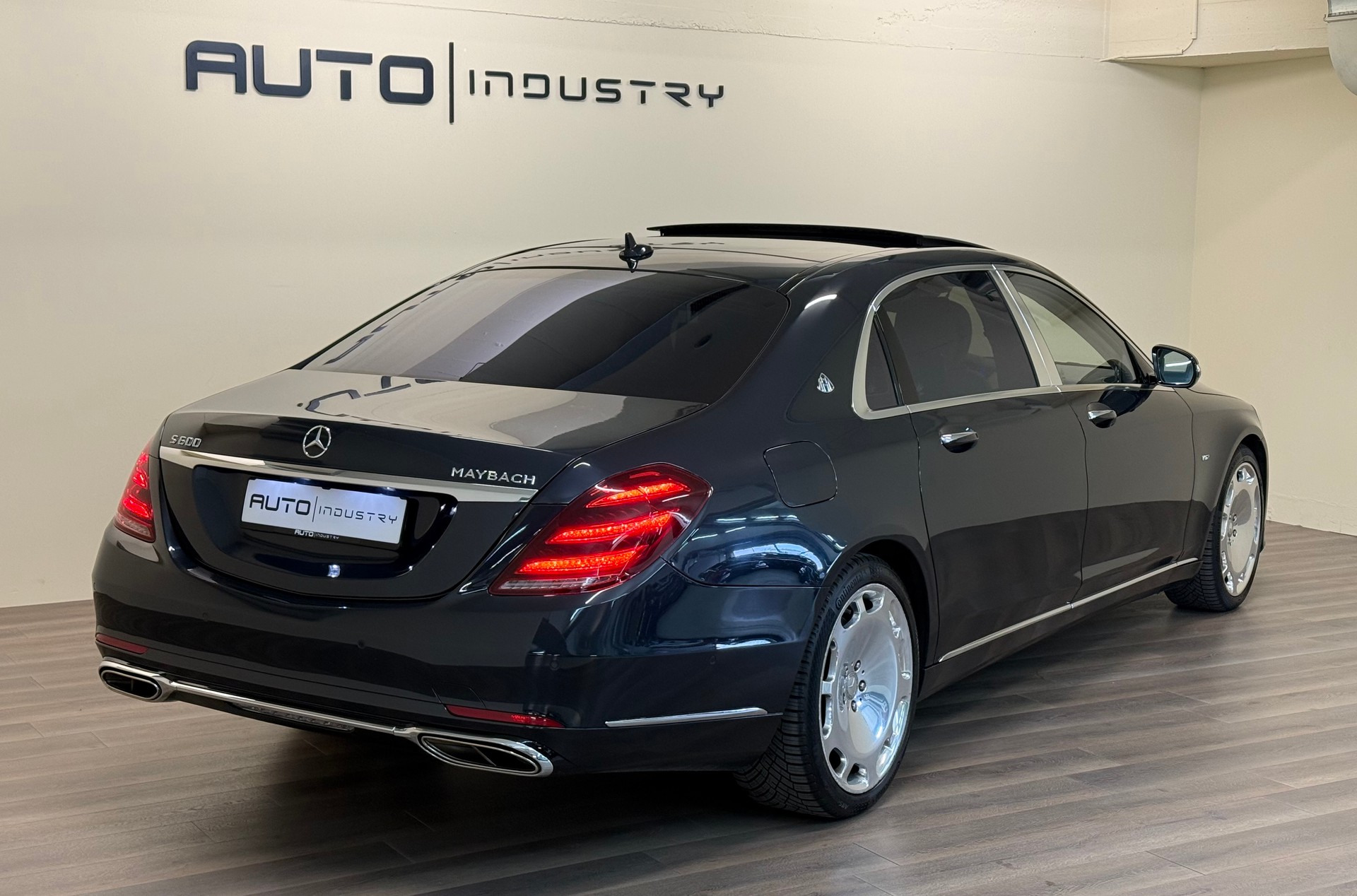 MERCEDES-BENZ S 600 Maybach 7G-Tronic-showroom-element-3