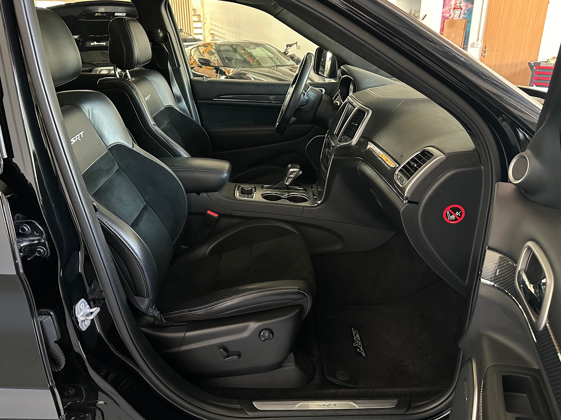 JEEP Grand Cherokee 6.4 V8 HEMI SRT8 Automatic-image-4