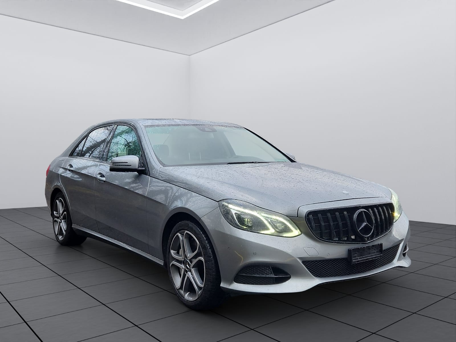 MERCEDES-BENZ E 500 Avantgarde 4Matic 7G-Tronic-showroom-element-2