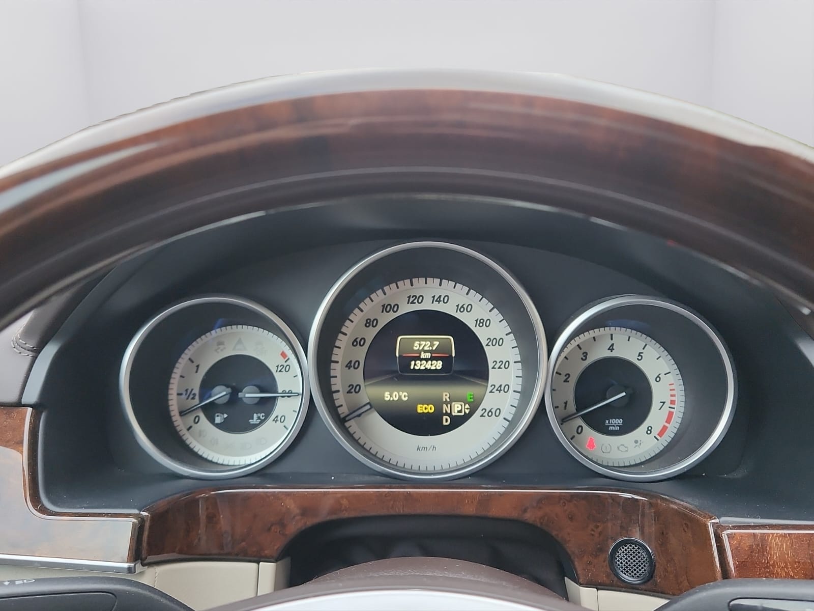 MERCEDES-BENZ E 500 Avantgarde 4Matic 7G-Tronic-image-13