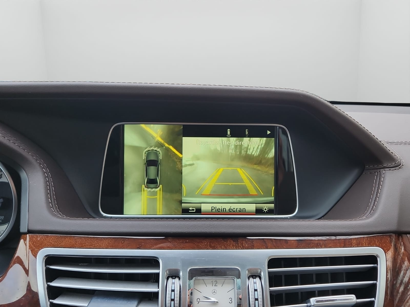 MERCEDES-BENZ E 500 Avantgarde 4Matic 7G-Tronic-image-11
