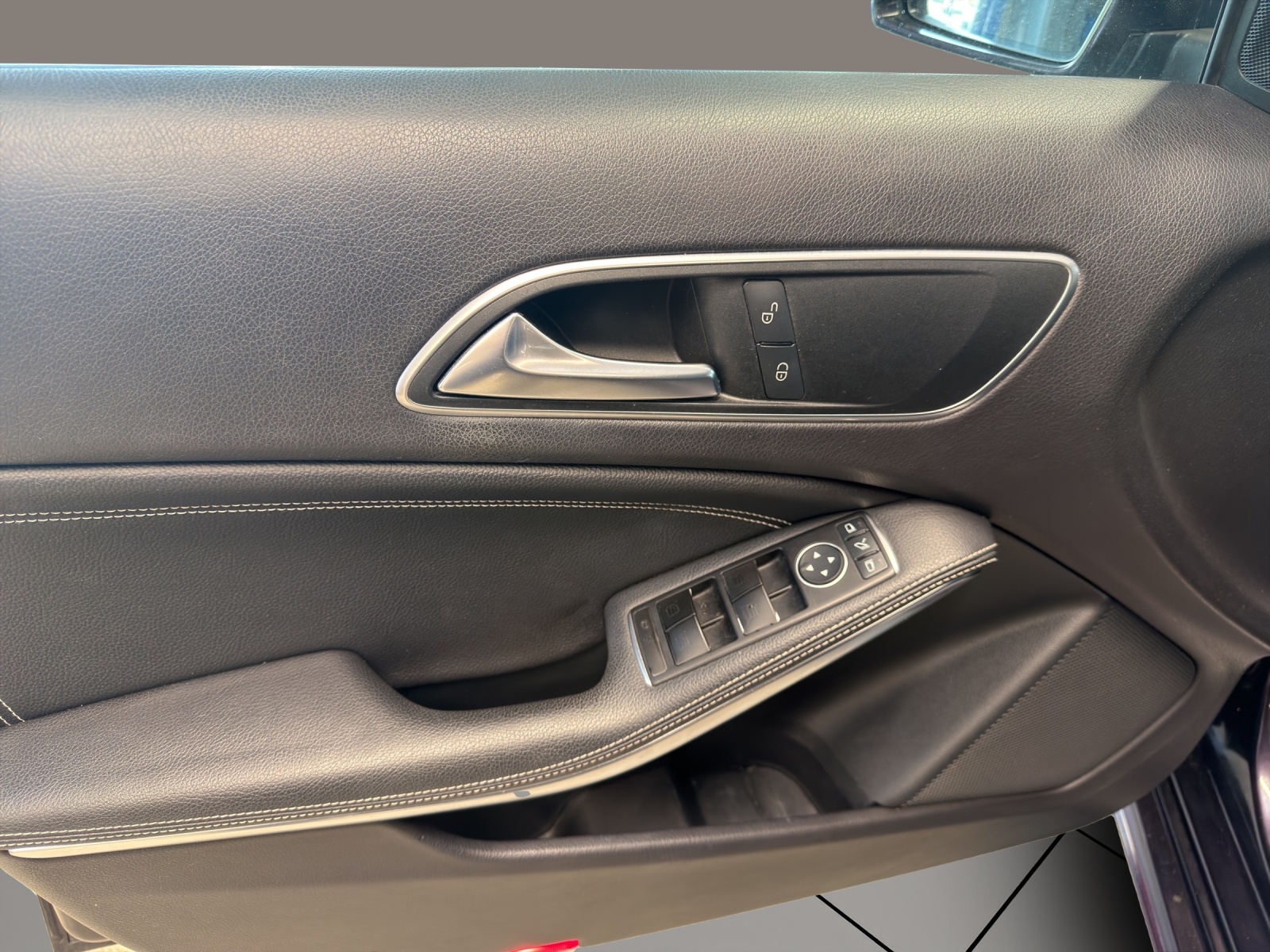MERCEDES-BENZ A 200-image-9