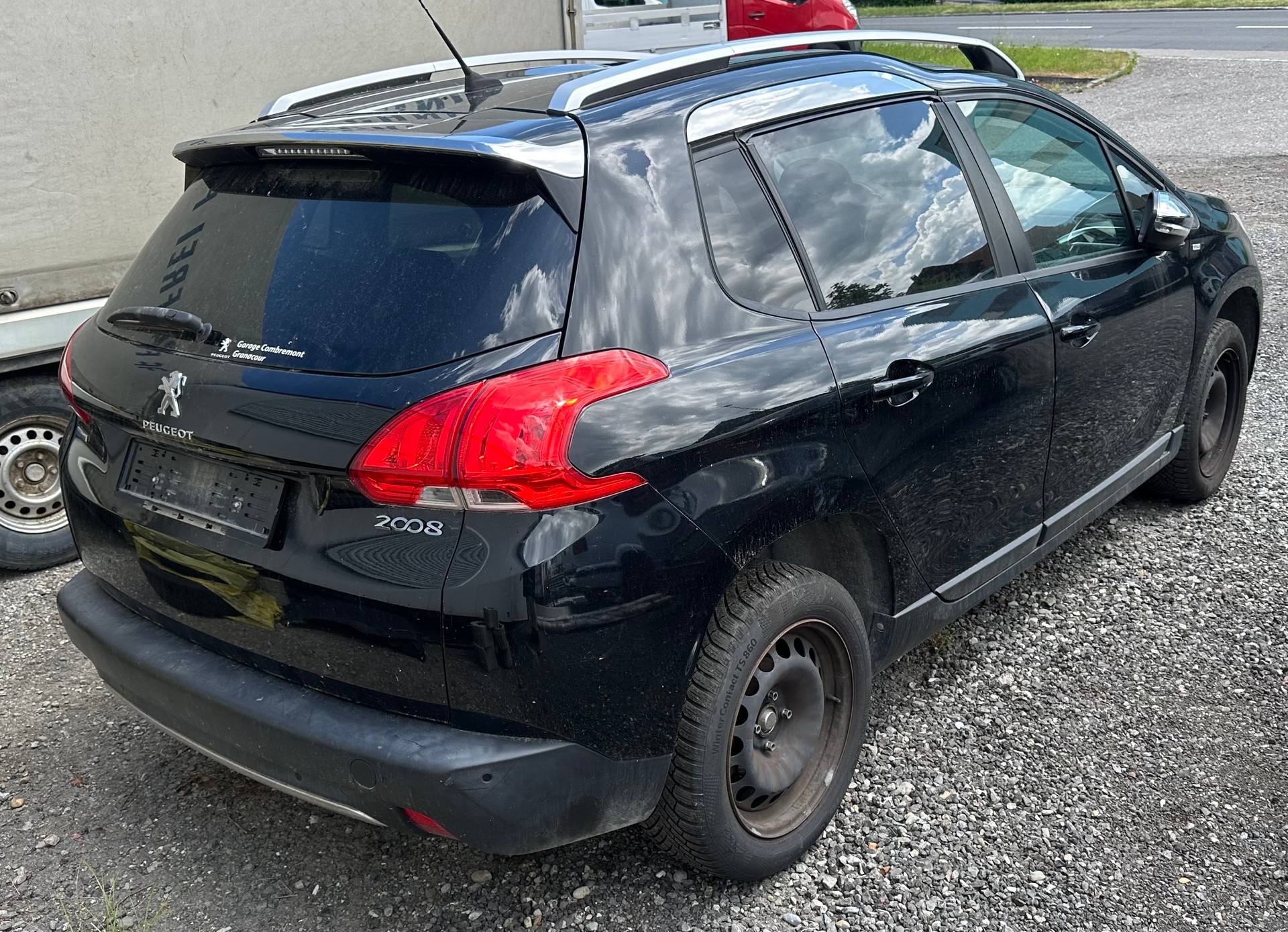 PEUGEOT 2008 1.2 VTI Style-image-5