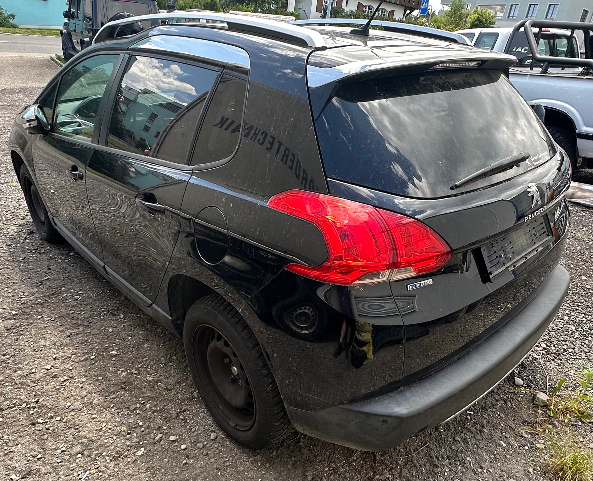 PEUGEOT 2008 1.2 VTI Style-image-6