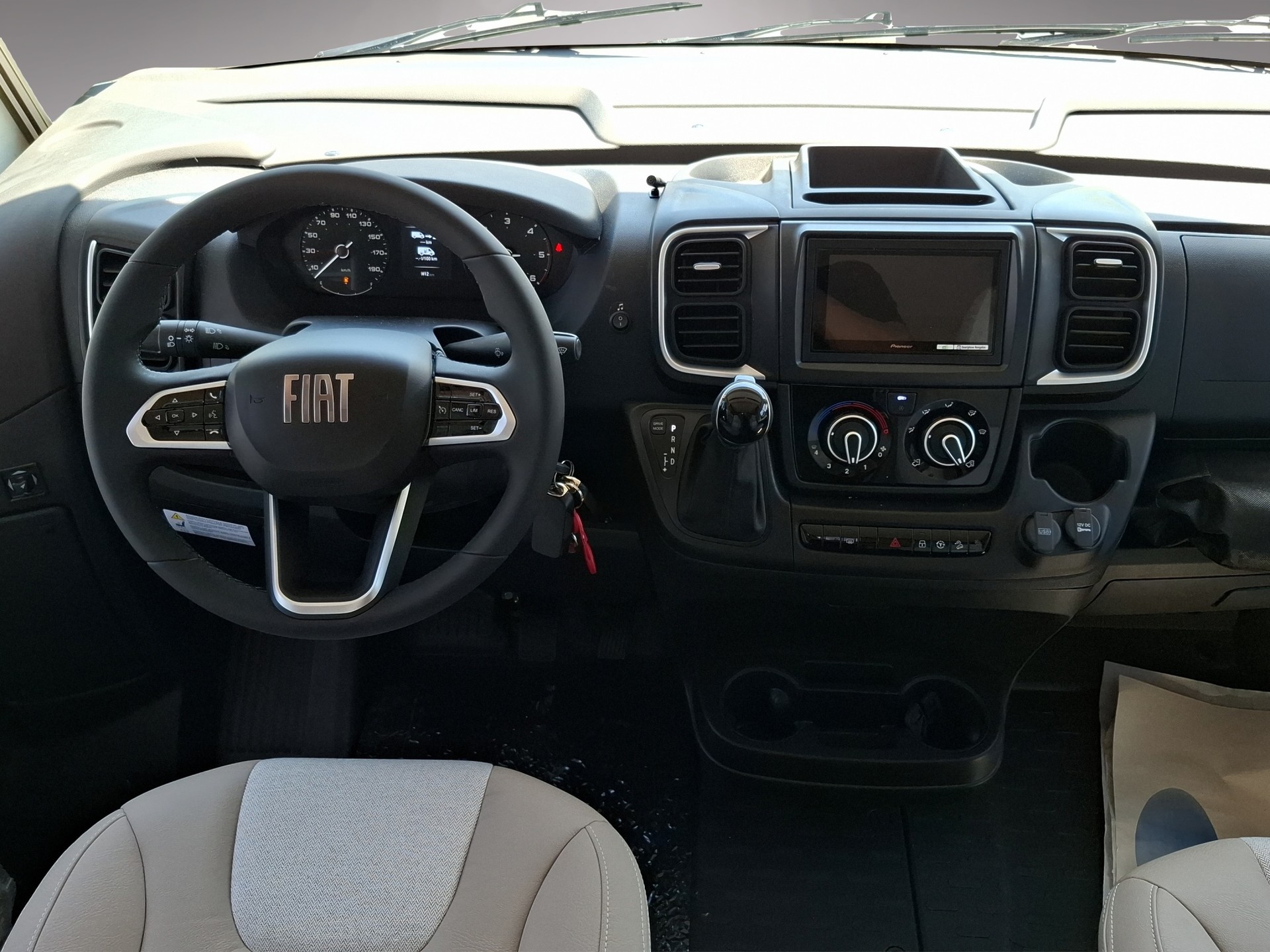 RAPIDO 896F-image-3