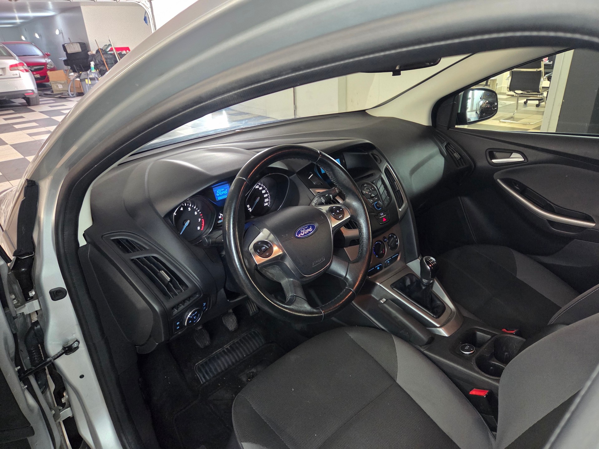 FORD Focus 1.0 SCTi Business-image-9