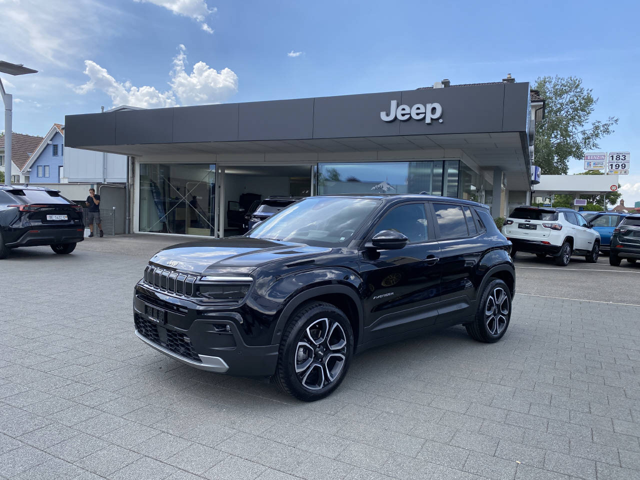 JEEP Avenger 1.2 MHEV Summit-image-1