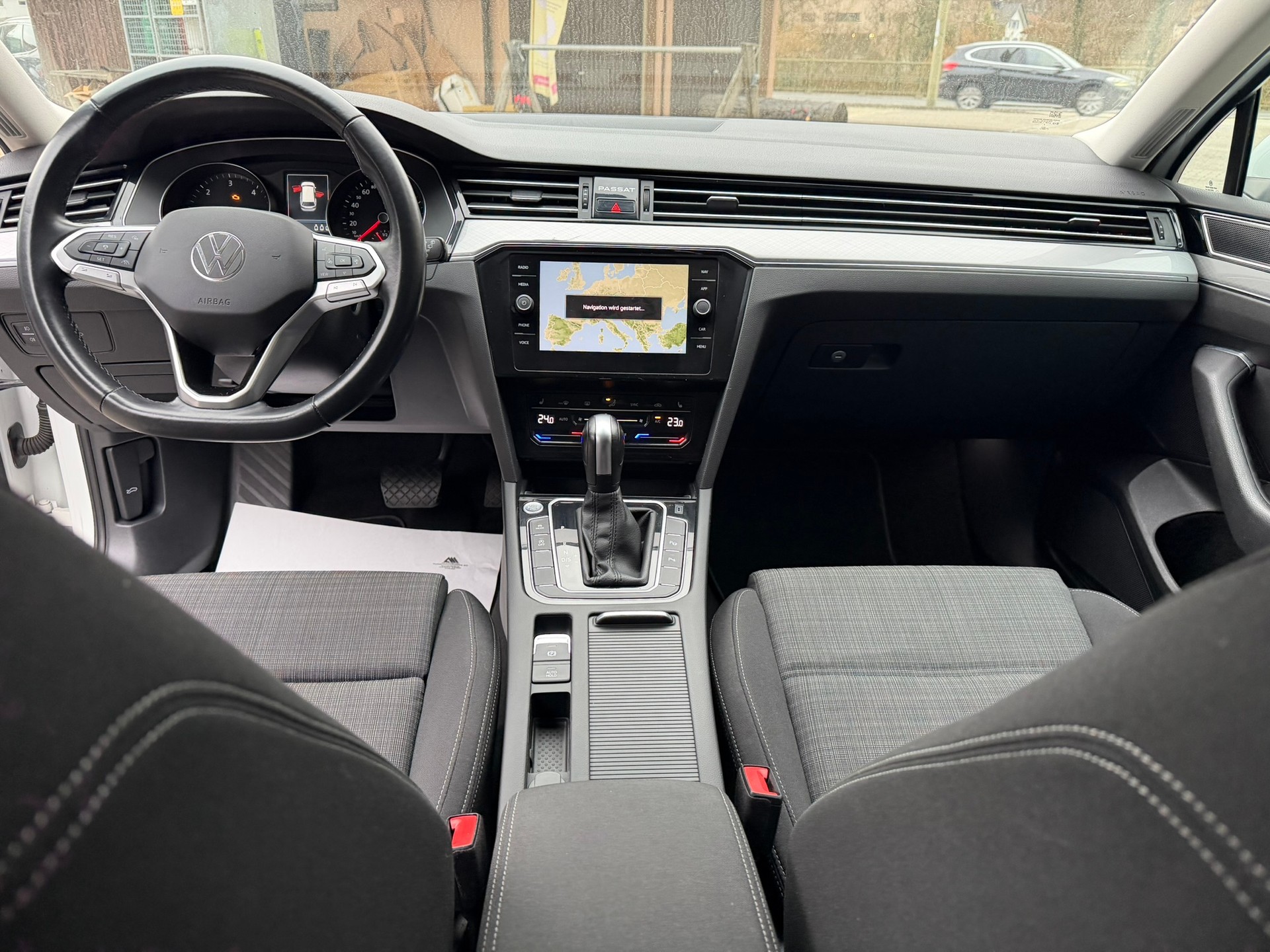 VW Passat Variant 2.0 TDI Business DSG-image-10
