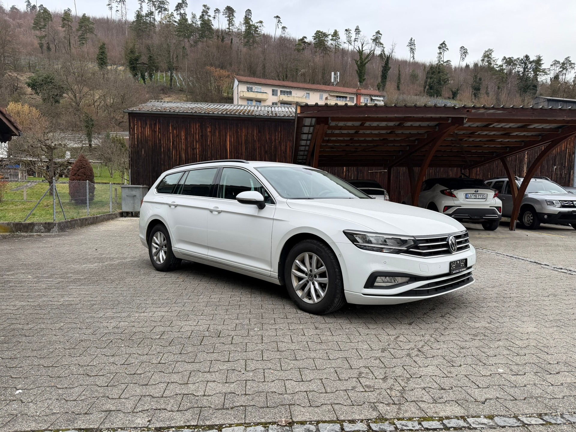 VW Passat Variant 2.0 TDI Business DSG-image-2
