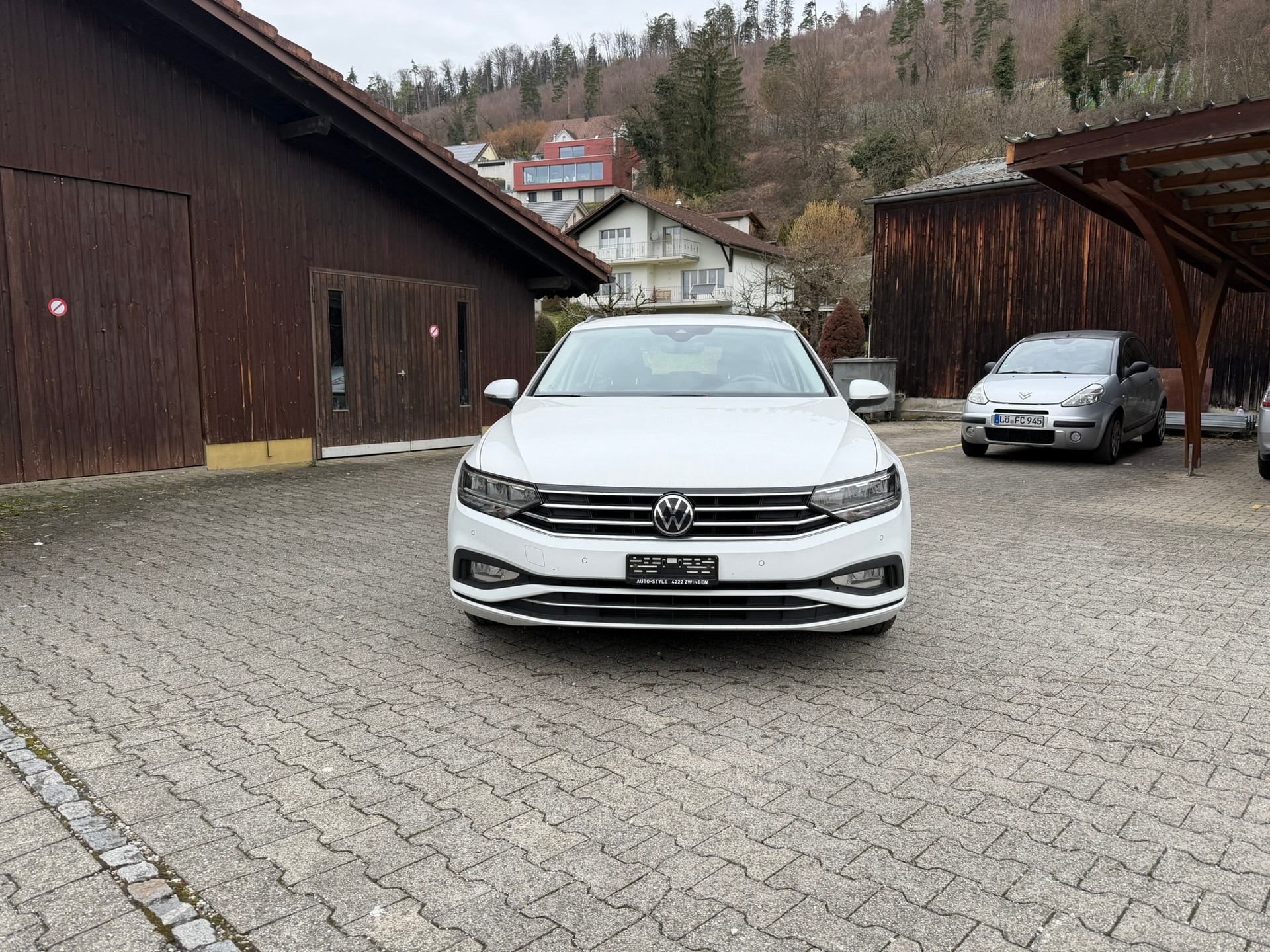 VW Passat Variant 2.0 TDI Business DSG-image-1