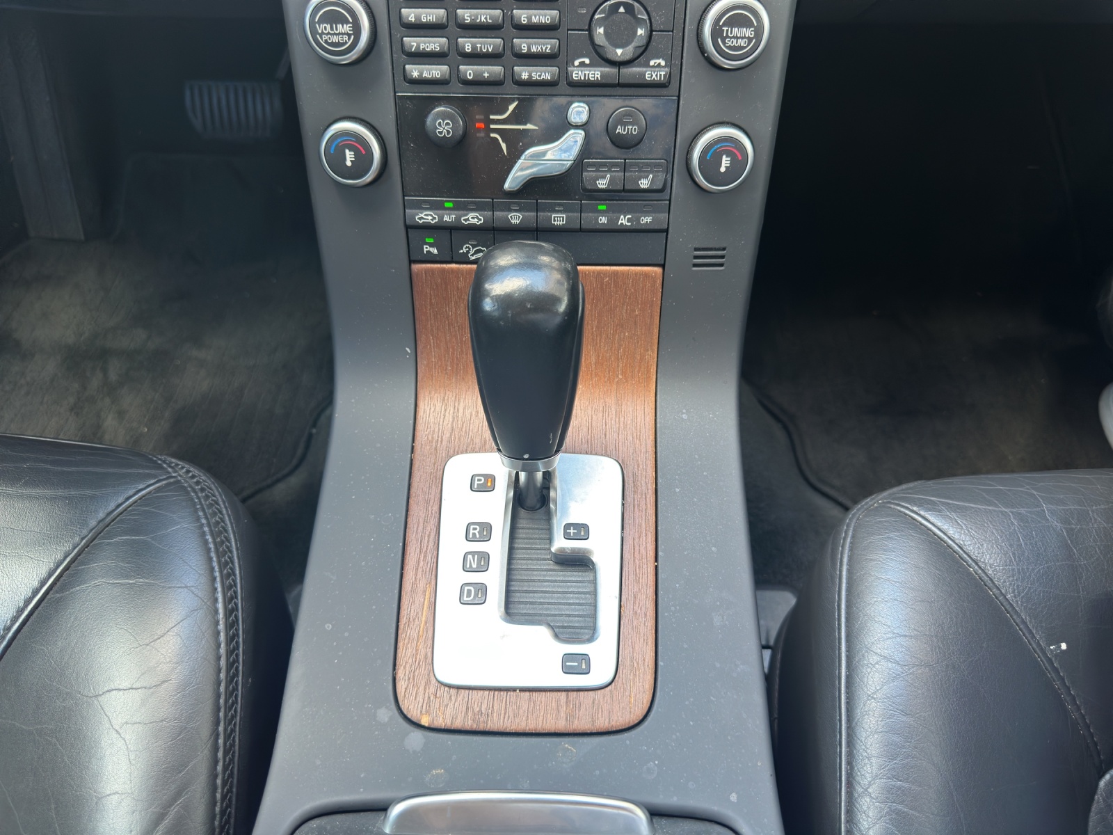 VOLVO XC70 D5 AWD Summum Geartronic-image-8
