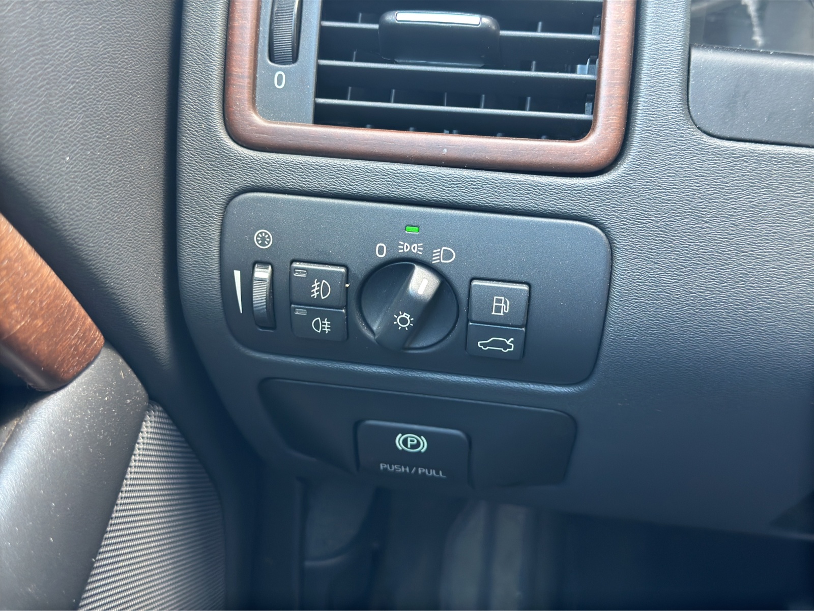 VOLVO XC70 D5 AWD Summum Geartronic-image-11
