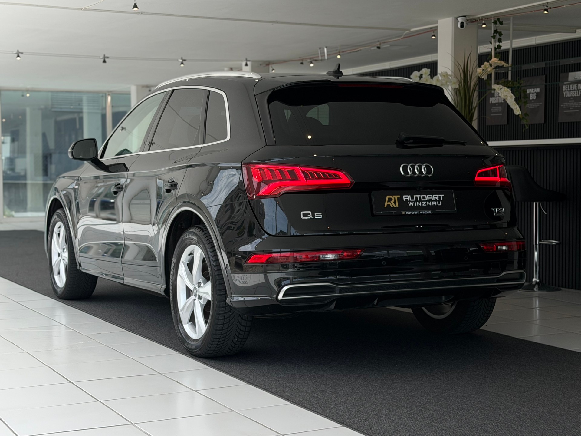 AUDI Q5 2.0 TFSI sport quattro S-tronic **TOP Ausstattung**-image-8
