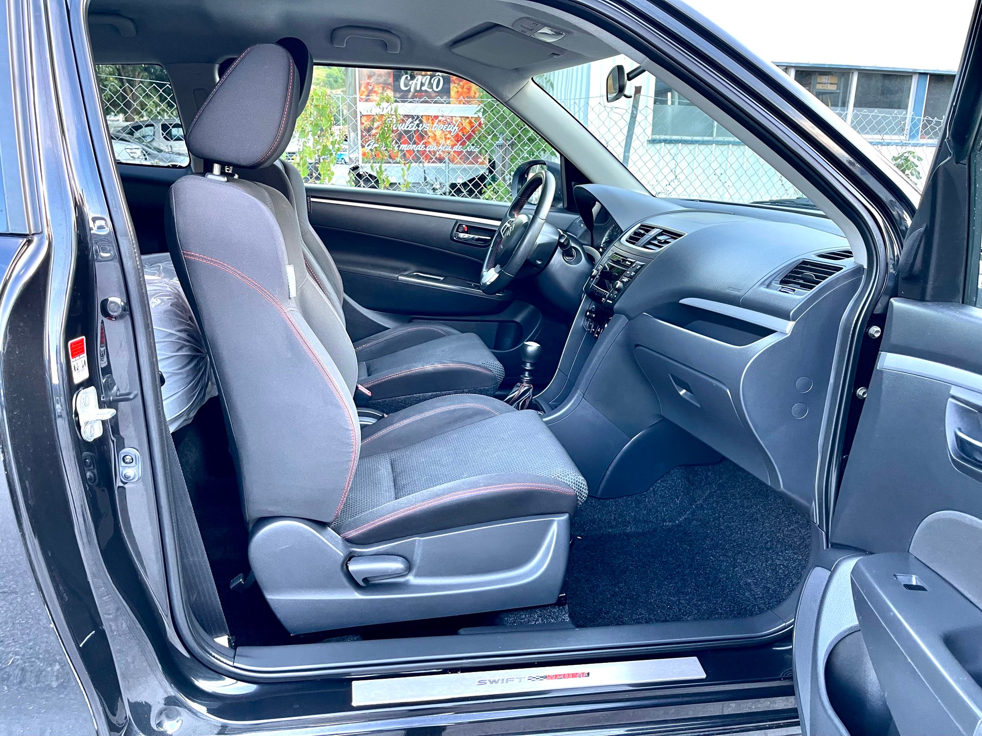 SUZUKI Swift 1.6i 16V Sport-image-16