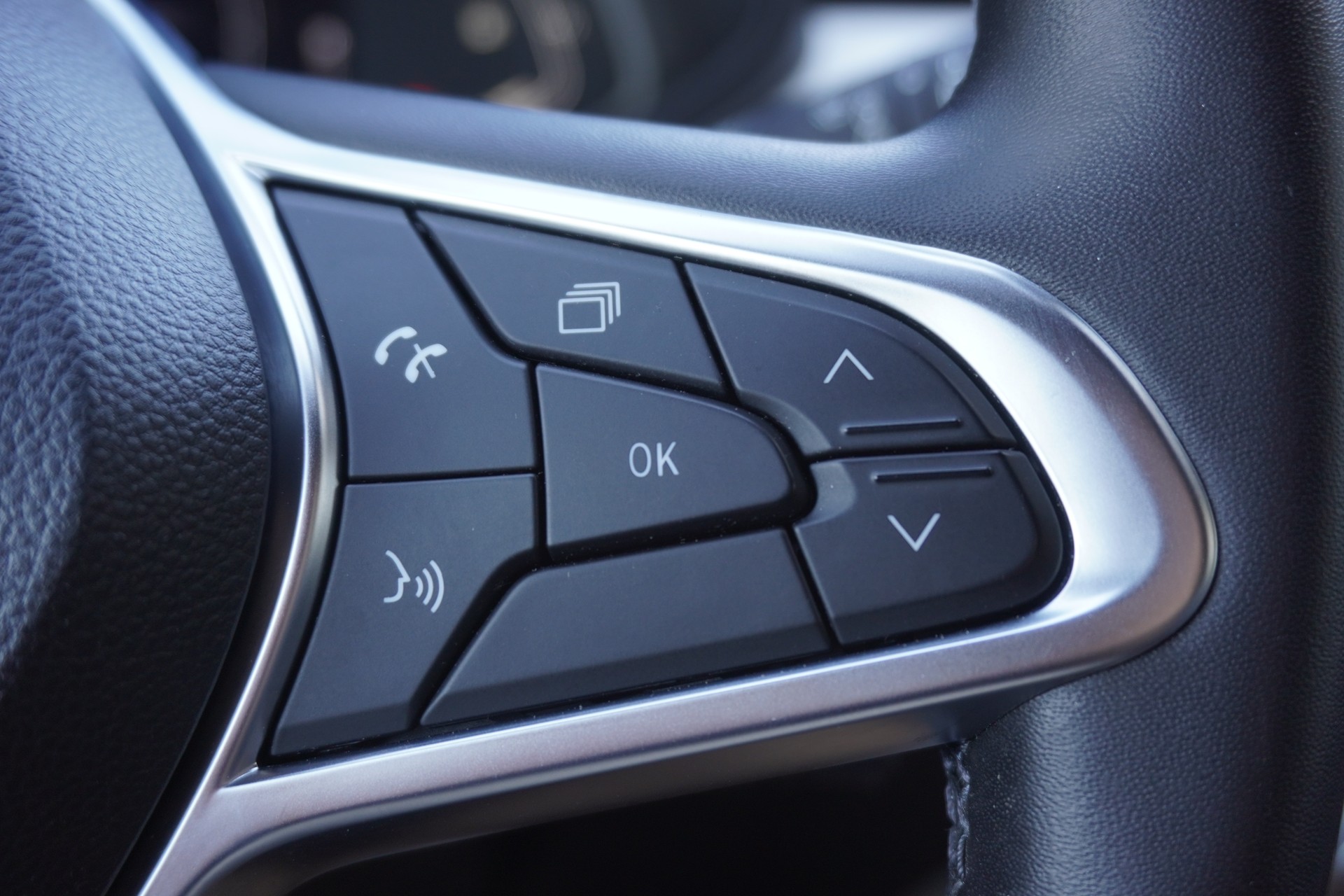 RENAULT Clio 1.6 E-Tech Techno-image-27