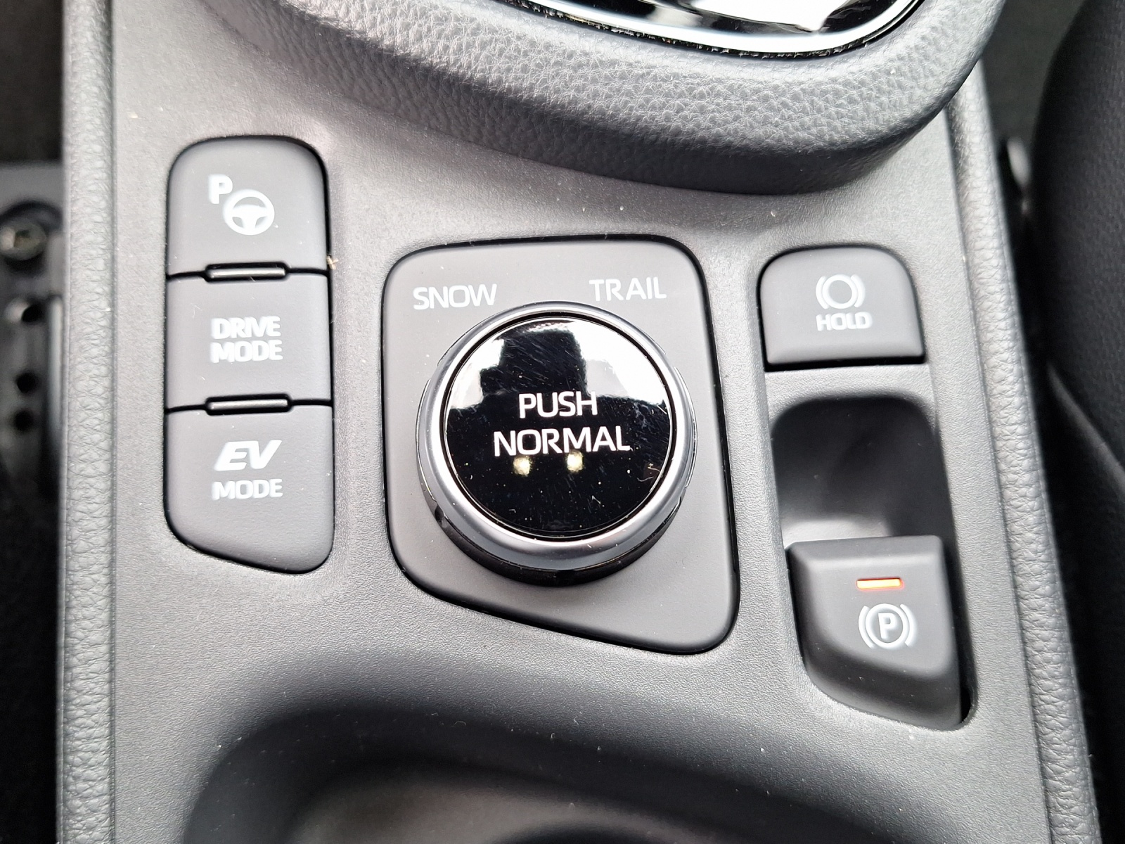 TOYOTA Yaris Cross 1.5 VVT-i HSD Premium AWD-i-image-18
