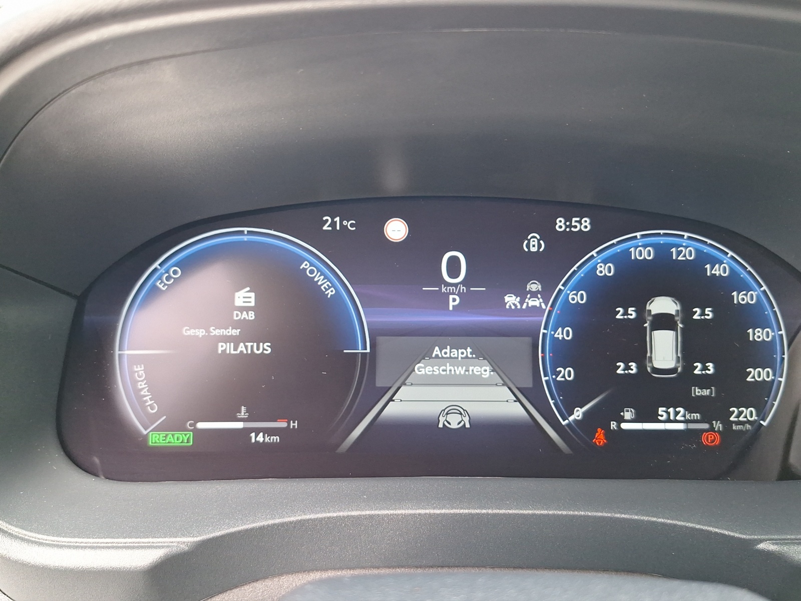 TOYOTA Yaris Cross 1.5 VVT-i HSD Premium AWD-i-image-14